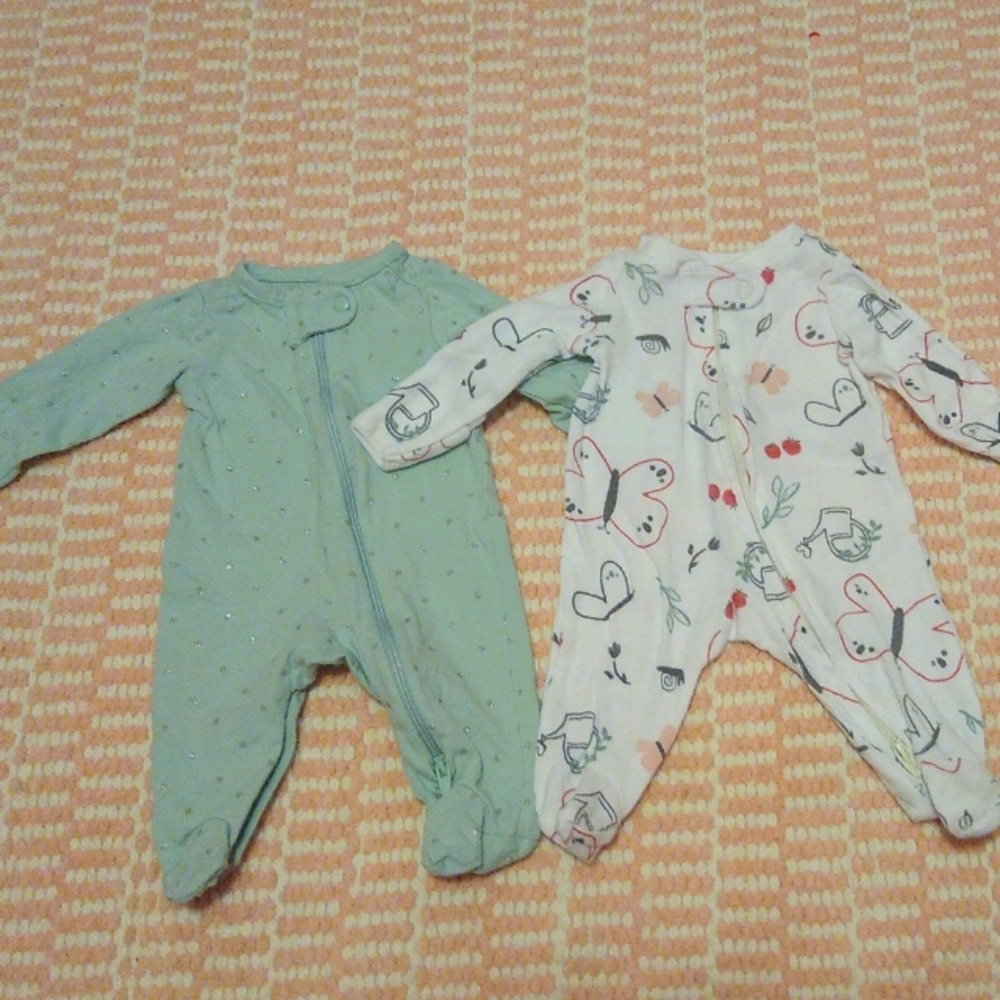 Four Preemie girl Sleep and Plays